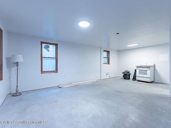 4th image of 35 Rock Street