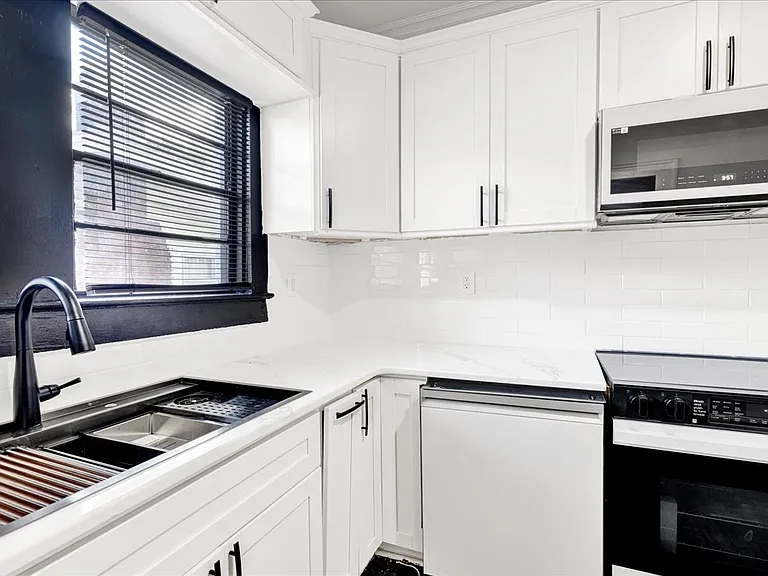 2816 W 20th St — Photo 7