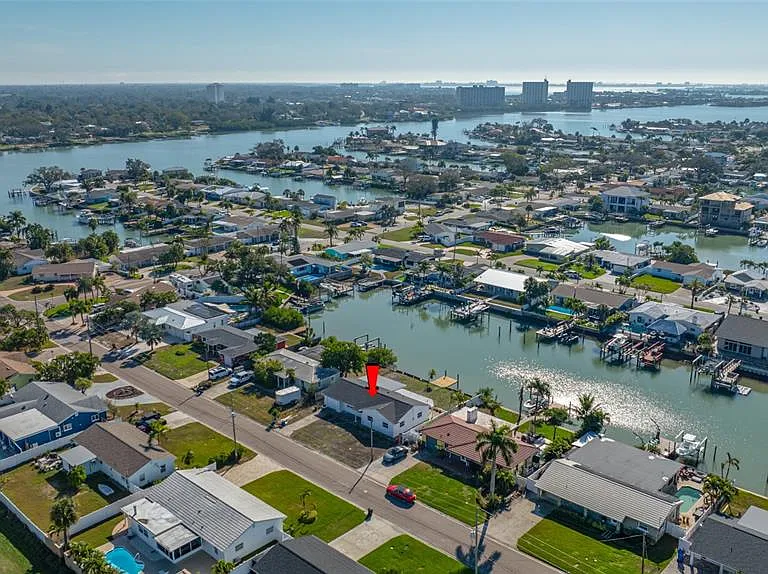 7930 Causeway Blvd S — Photo 43