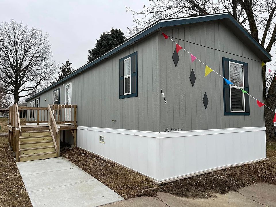 1st image of 1440 W Plum St #104