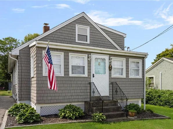 37 Reservoir Rd, Middletown, RI 02842