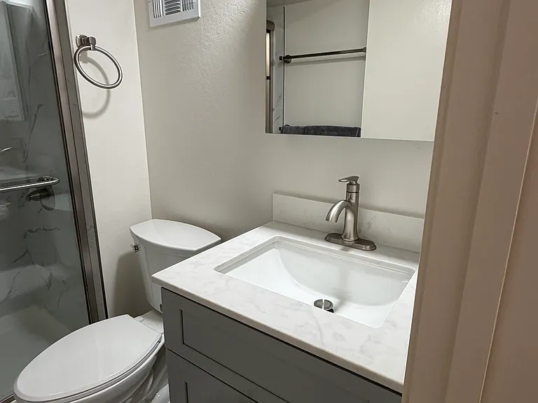 494 Florence St — Photo 3