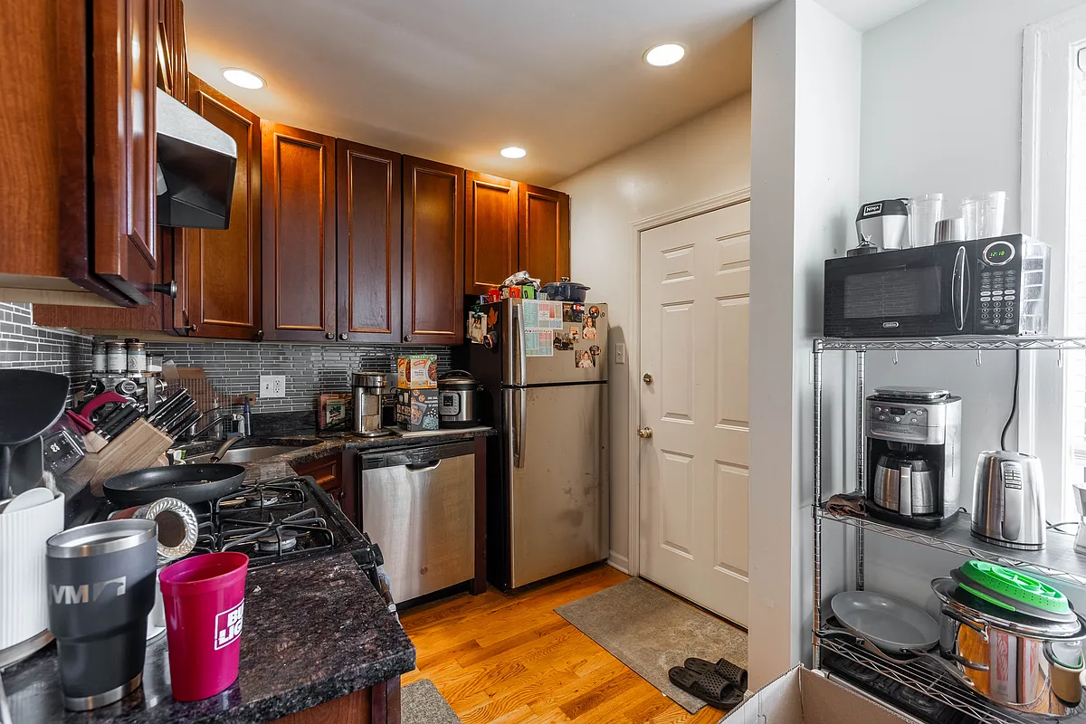 Building Photo - 3337 N Lakewood Ave #2