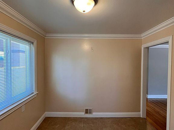 5th image of 729 Roble Ave #1