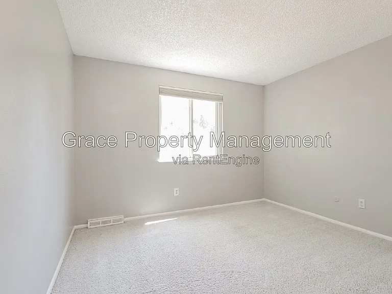 10870 Stuart Cir — Photo 18