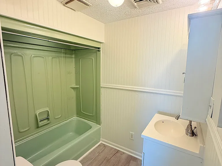 407 Electric St — Photo 14