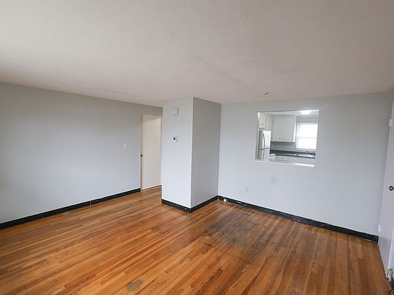 3rd image of 12 Essex St APT 6