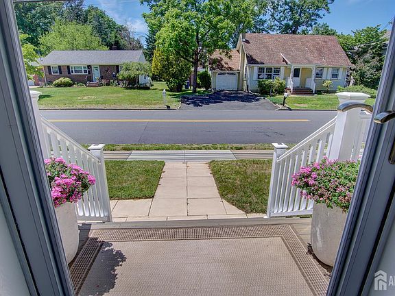 4th image of 25 Lake Ave