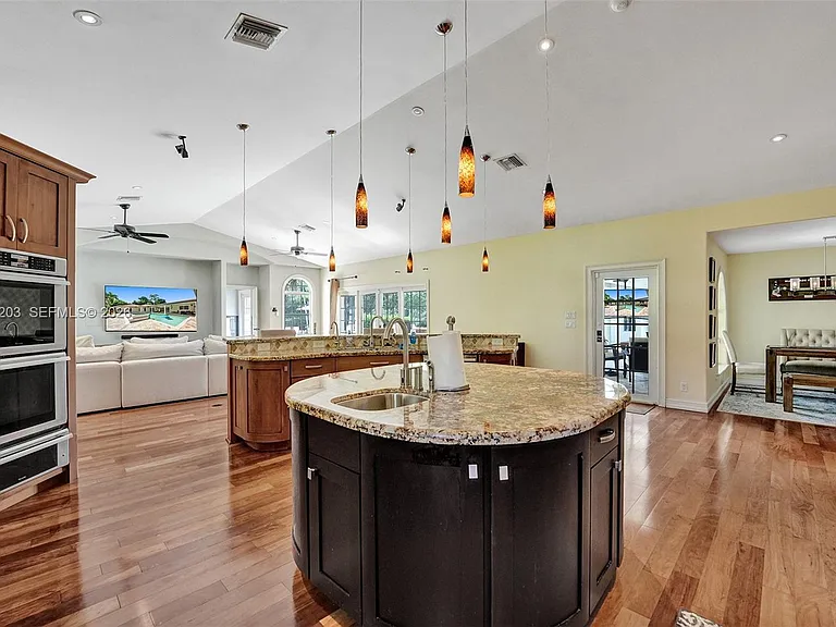 22180 Woodset Ln — Photo 60