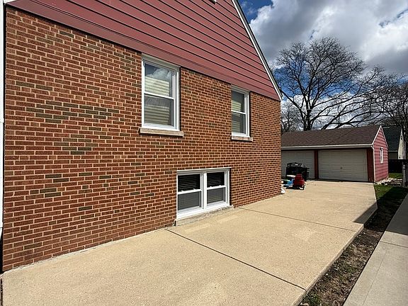 2nd image of 609 N Hamlin Ave