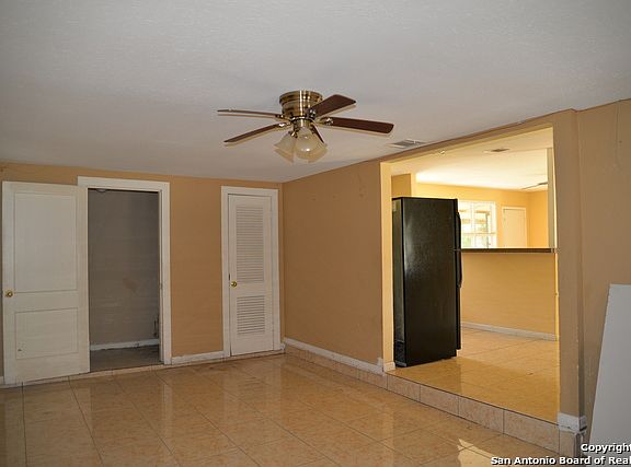 4th image of 147 Pollydale Ave