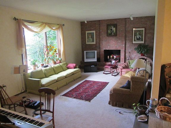 5th image of 150 Quarry Dr