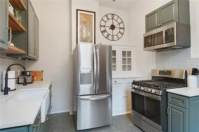 1433 Dauphine St — Photo 14