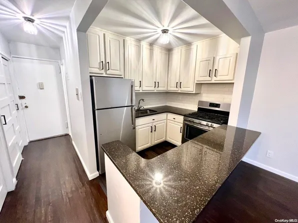 44-20 Douglaston Parkway #7D, Douglaston, NY 11363
