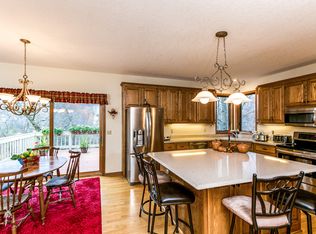 2305 Wildwood Ct, Burnsville, MN 55306