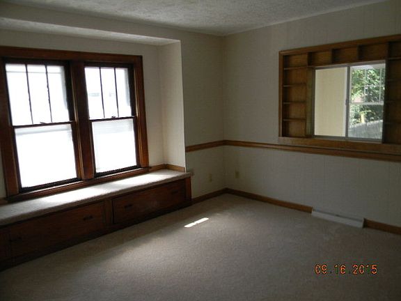 3rd image of 525 S Prospect St