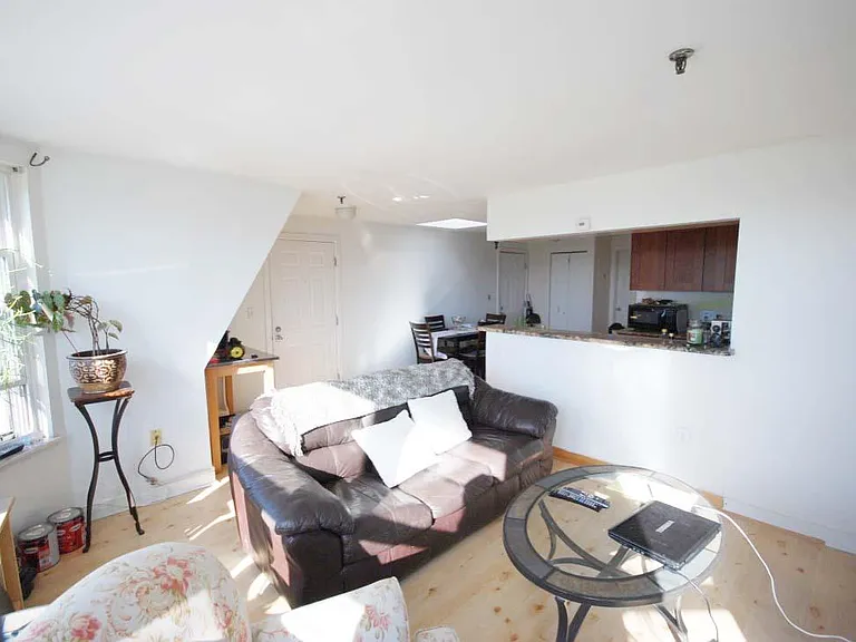 130 Tudor St #H — Photo 4