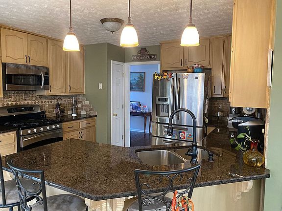 2nd image of 386 River Point Dr