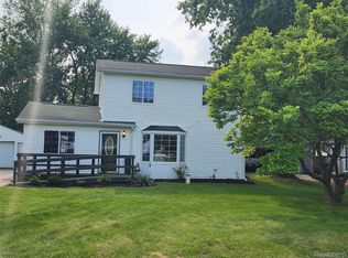 2134 Cherrywood Dr, Burton, MI 48519