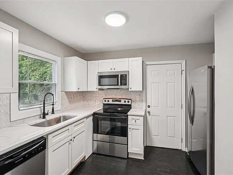 172 Meador Way SE — Photo 8
