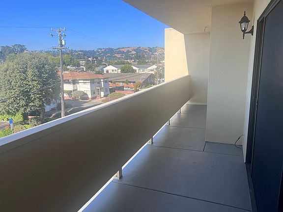 2nd image of 281 Juana Ave APT 305