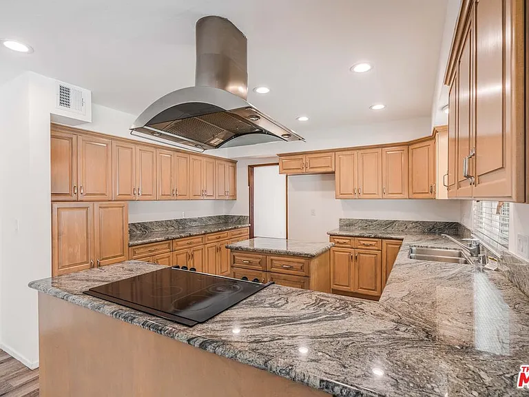 1181 Somera Rd — Photo 10