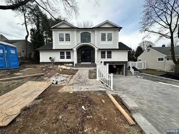 73 Heatherhill Rd, Cresskill, NJ 07626