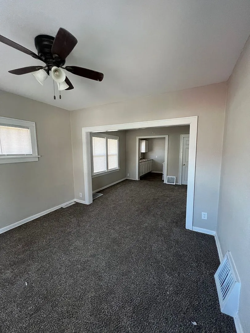 3 Bedroom/ 1 Bathroom $1050 — Photo 3