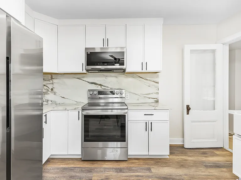 1359 Jasper Ave — Photo 23