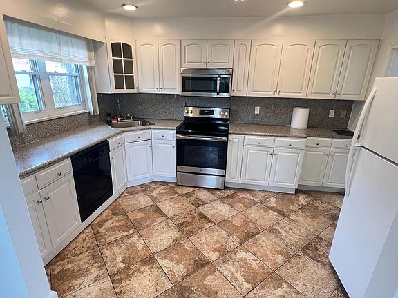 3rd image of 100 Lincoln Ave Floor 2