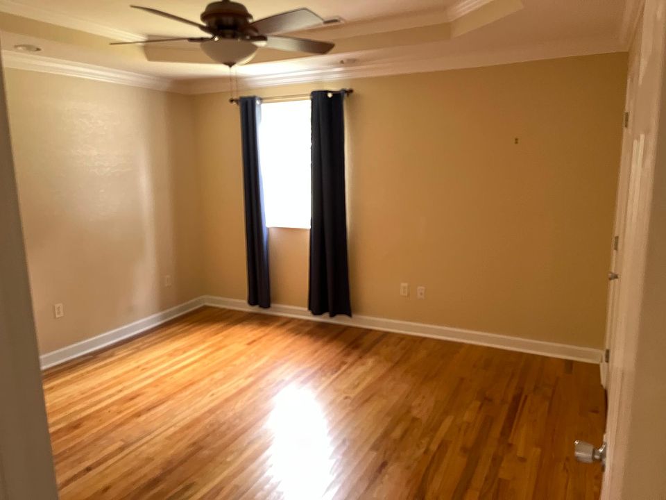 2nd image of 818 Long Rd