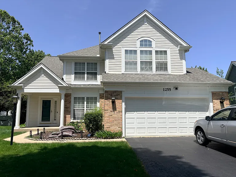 1255 Dunbarton Dr — Photo 1