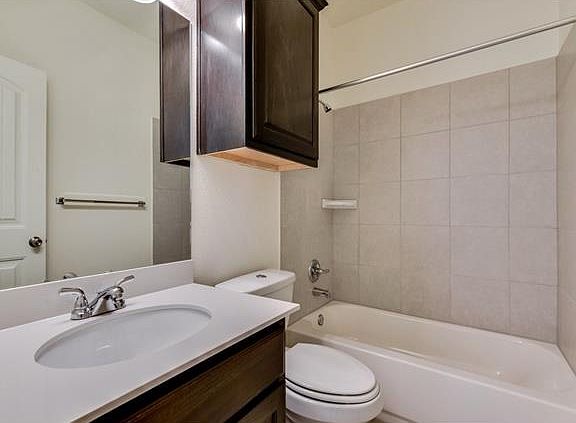 5th image of 829 Centerra Hills Cir