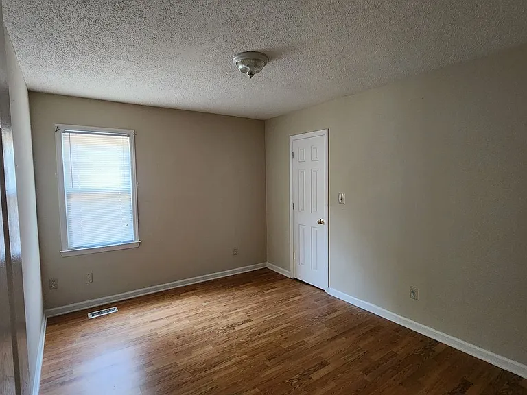 126 W Holding Ave — Photo 9
