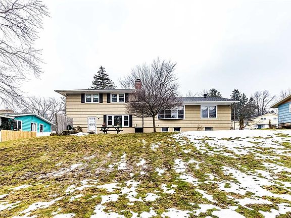3rd image of 111 Ardsley Dr
