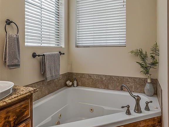 5th image of 416 Stanton Ct
