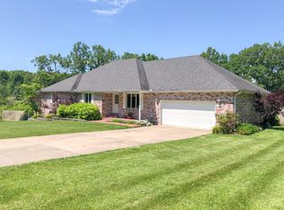 1489 N Pine St, Marshfield, MO 65706
