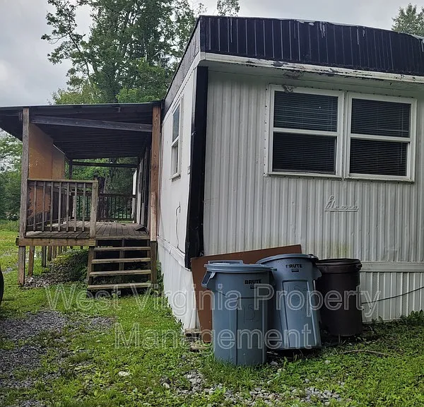 155 Crawford Ln — Photo 4