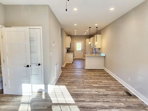 5th image of 3008 Hill St Unit 307