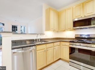 2465 Army Navy Dr #1-108, Arlington, VA 22206