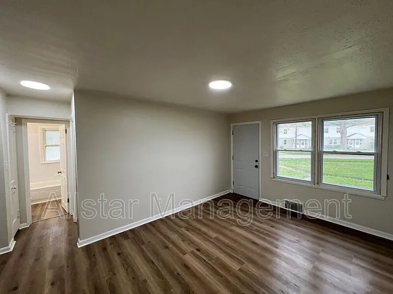 936 S Central Dr — Photo 4