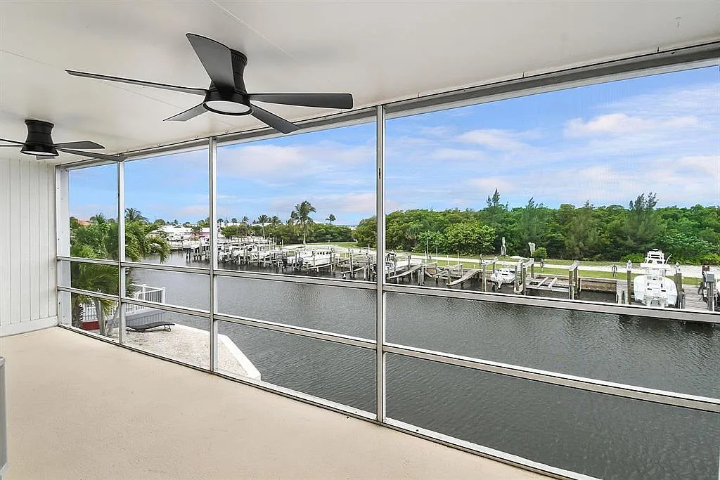 2 bed, 2.0 bath, 925 sqft, $5,500 — Photo 2