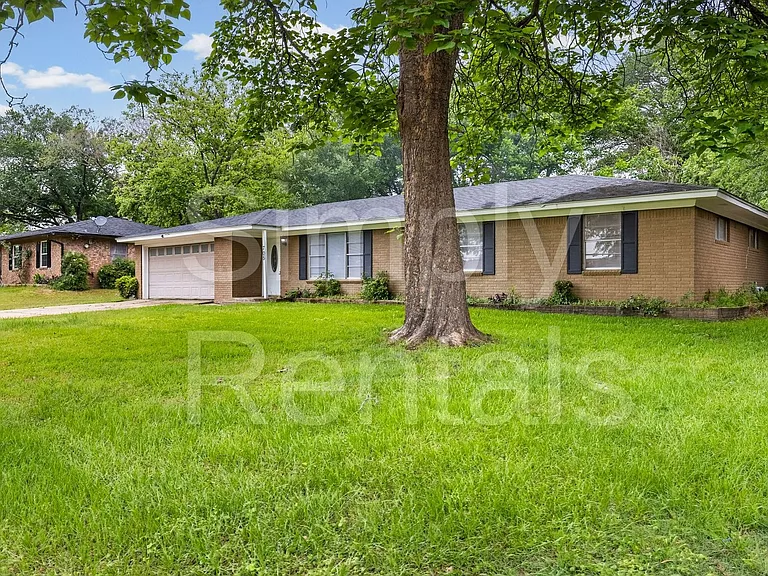 705 Plano St — Photo 5