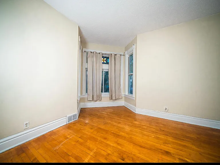 701 Bedford St #2 — Photo 5