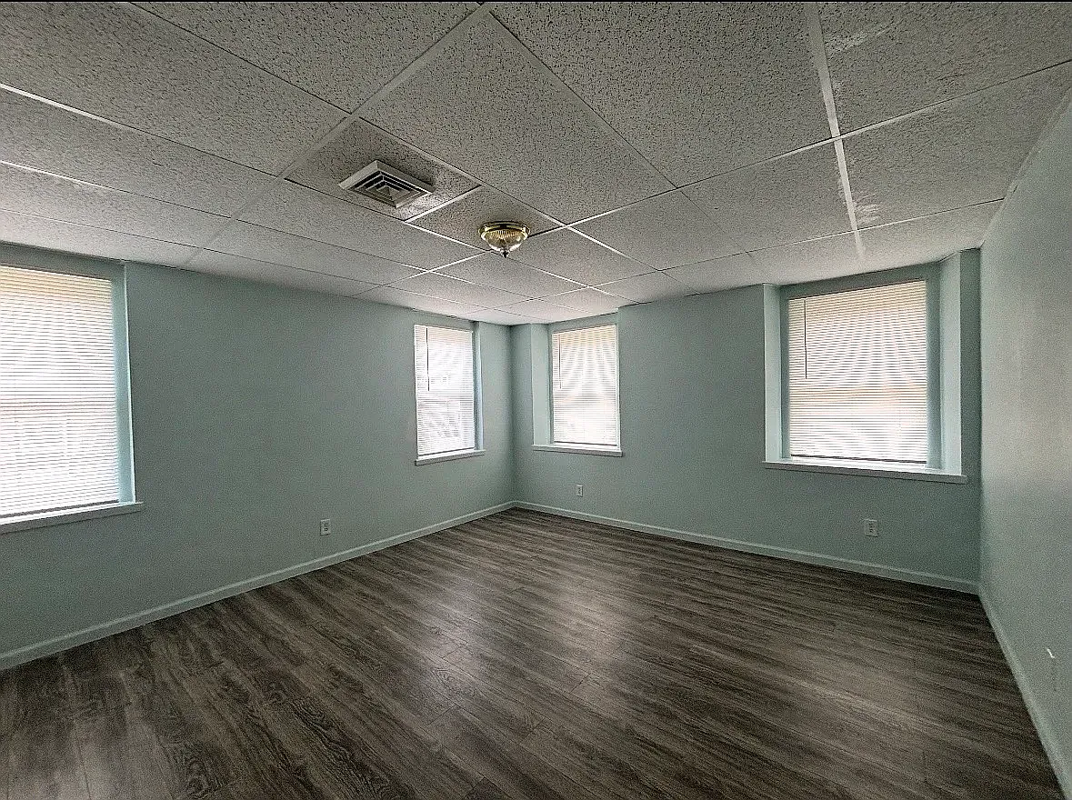 3 bed, 1200 sqft, $2,000 — Photo 4