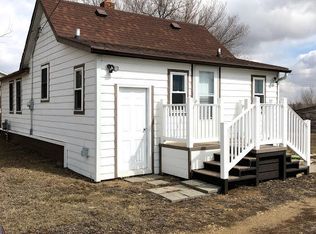 843 5th Ave E, New England, ND 58647