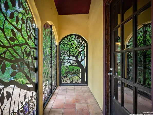 18111 Lake Shore, Helotes, TX 78023