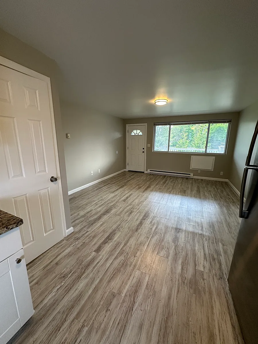 Building Photo - 129 Cosey Beach Ave #BB3