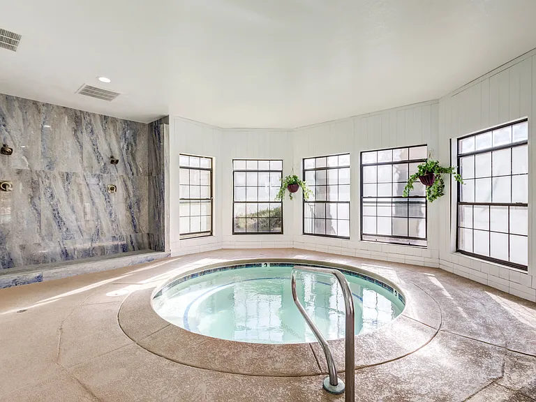 Gramercy Parc Senior Apartments — Photo 18