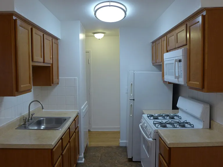 Winthrop Suites Apartments — Photo 7